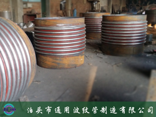 加鎧波紋補償器